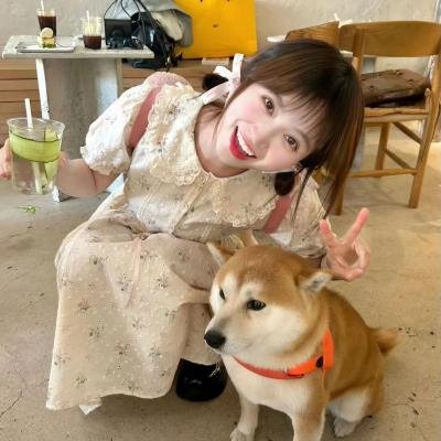校服的裙摆